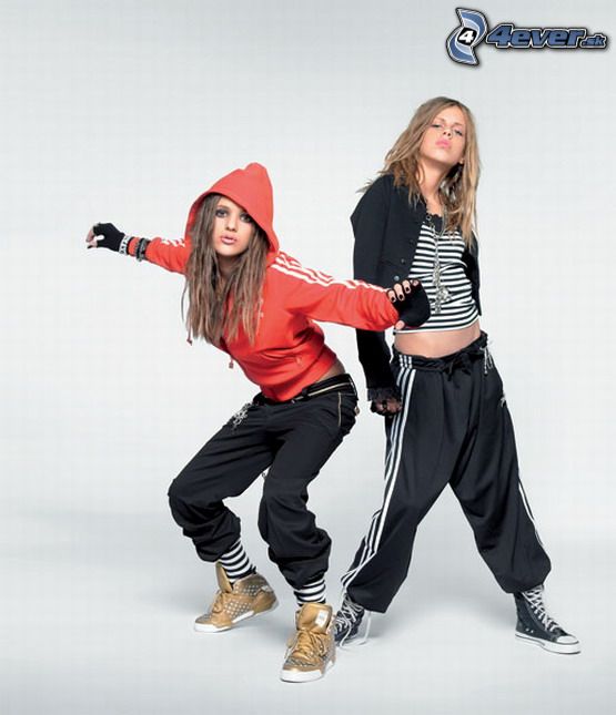 Русский стиль рэп. Хип хопперы субкультура. Хип-хоп стиль одежды. Субкультура хип хоп одежда. Хип-хоп одежда для девушек.